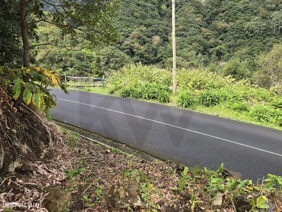 Terreno Com 694M2 ,Com Projecto Aprovado Para 1 Palheiro
