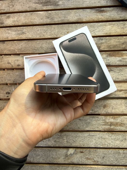 iPhone 15 Pro - 256GB | Titanium Natural