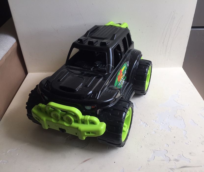 Позашляховик, джип, внедорожник, спорткар