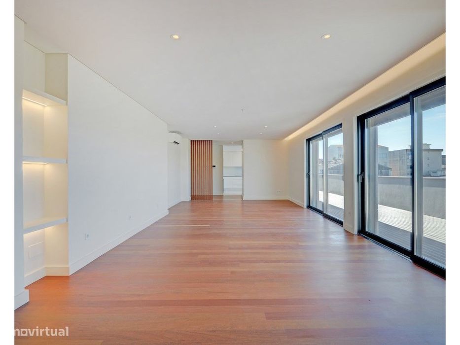 4-Bedroom Penthouse for Rent in Matosinhos, Porto