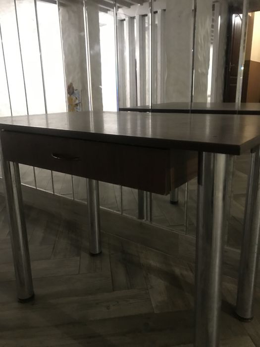 Продам стол офисный