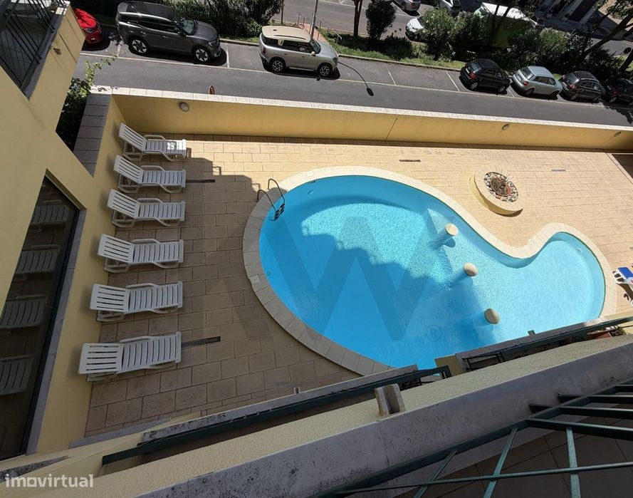 Arrendamento Apartamento T4 com piscina e garagem em Carnaxide