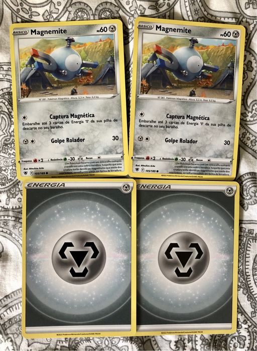 Várias cartas Pokemon
