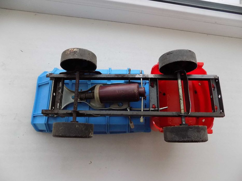 Игрушка машинка пластик металл СССР Грузовик Стрела