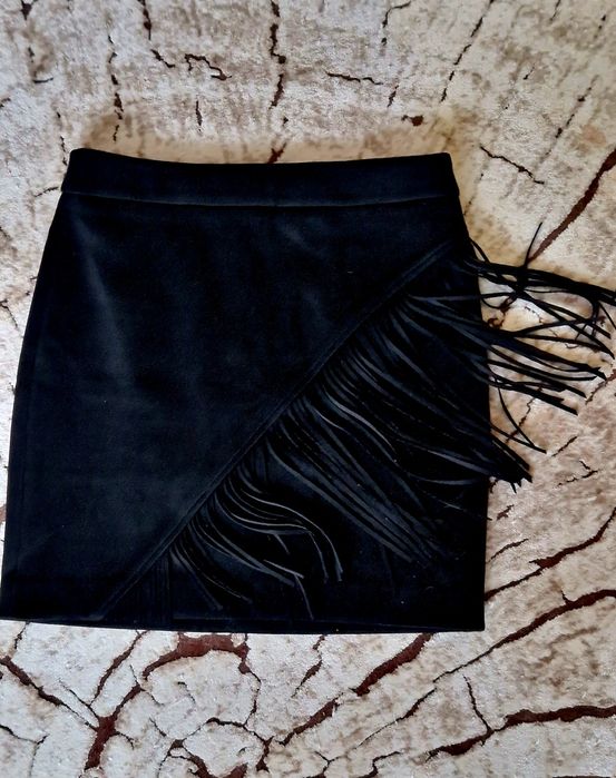 Продам якісну замшеву спідницю, розмір М