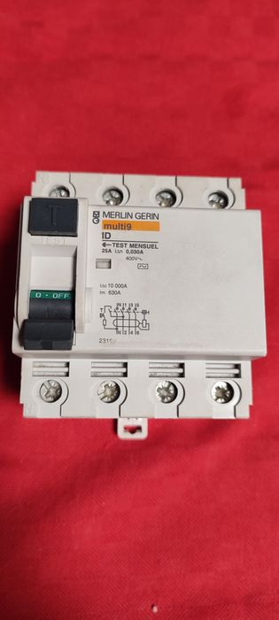 Автоматичний ДІФ автомат 4 полюса