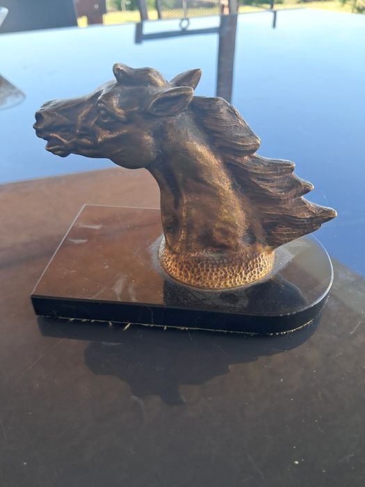 Cabeça de cavalo em bronze
