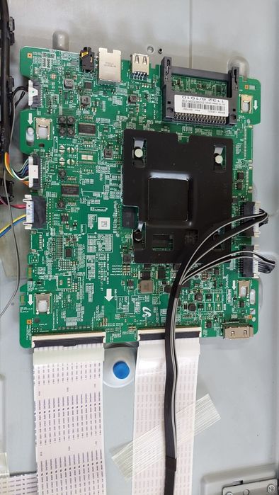 TV Samsung 4K UE55MU8002T uszkodzony.