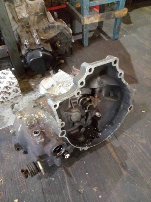 Продам КПП мазда 323 bf