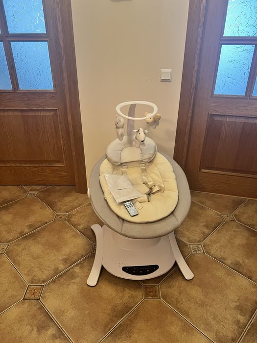 Заколисуючий центр, качеля,гойдалка Carello Adora
