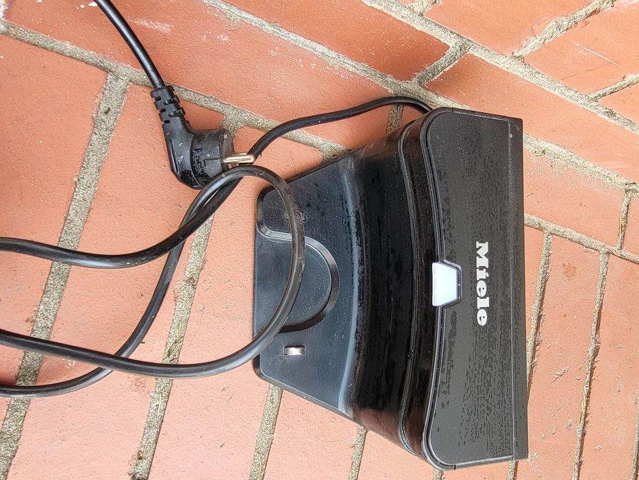 Odkurzacz  jezdzacy Miele kompletny