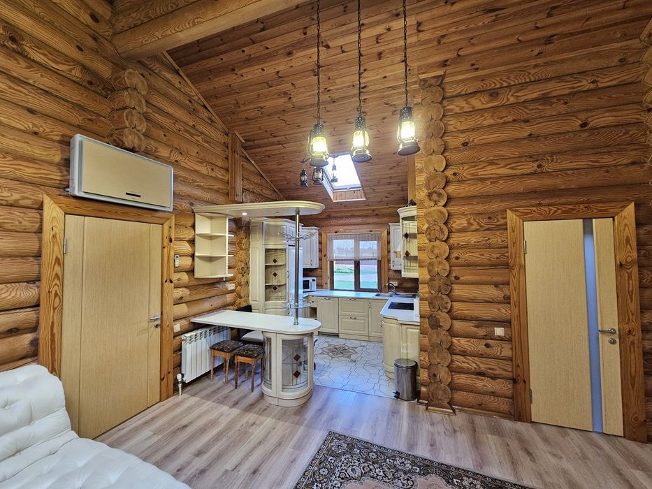 Будинок зі зрубу+гостьовий будинок,15 соток