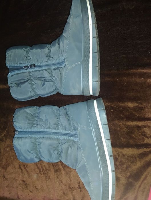 Подарую сапожки дутіки 36 розміру