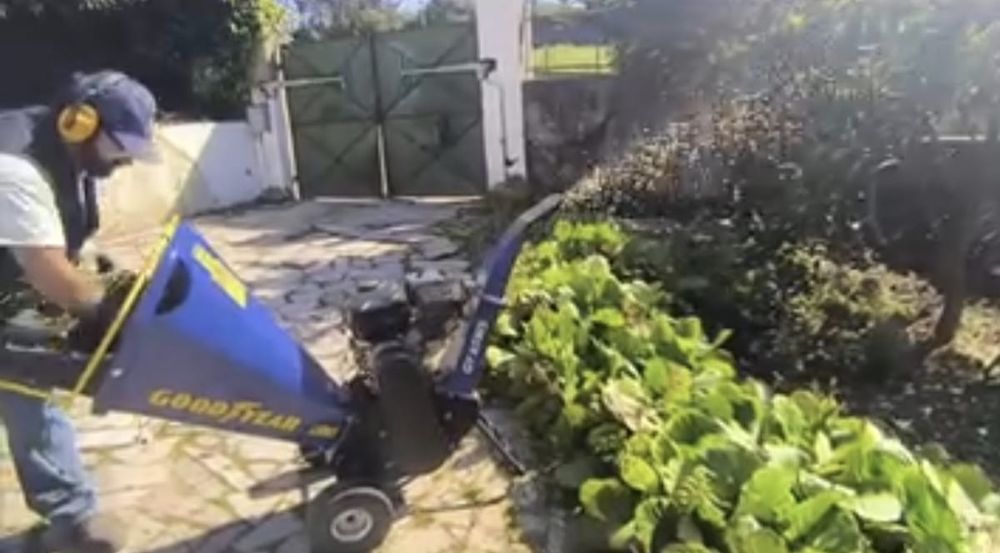 Serviços de triturar ramos /jardins