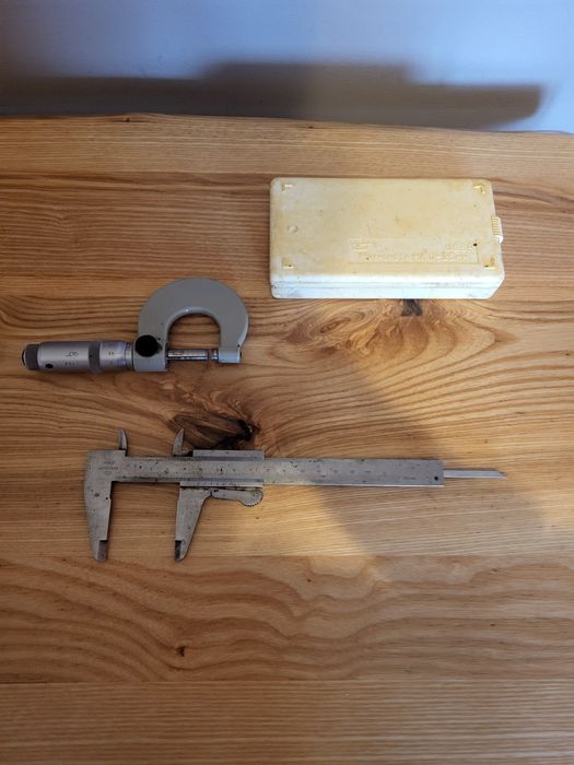 Polska suwmiarka FWP i radziecki mikrometr