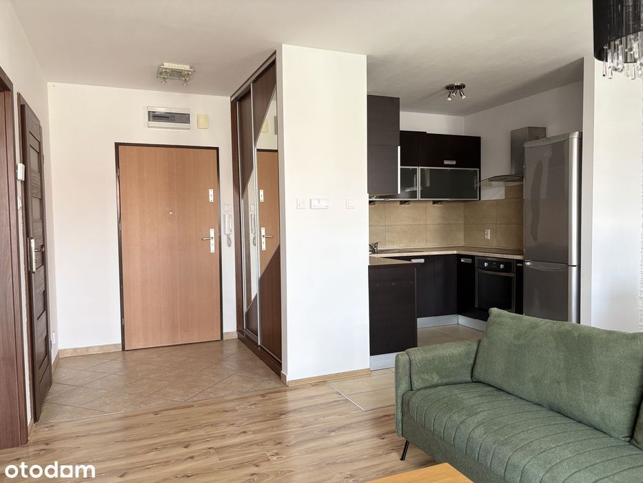 Mieszkanie dwupokojowe z balkonem i miejscem w hali. Super lokalizacja