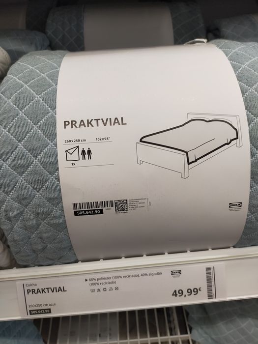 Colcha Praktvial IKEA. NOVA
