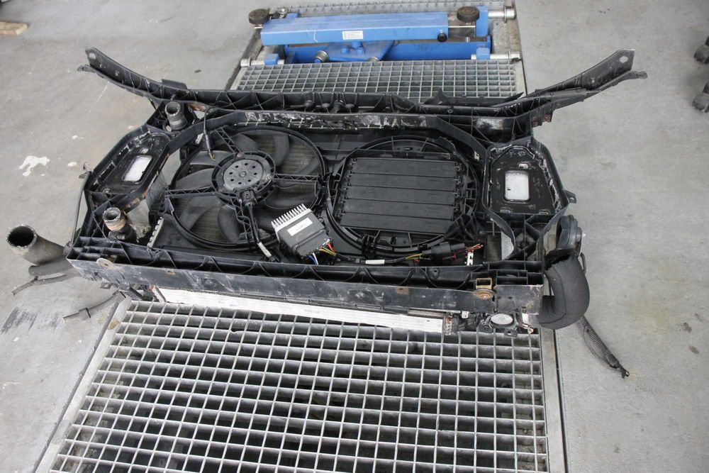 Maska zderzak przód błotnik pas wzmocnienie czołowe Audi A4 B8 srebrny