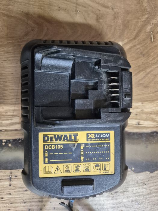 Gwoździarka sztyfciarka ładowarka dewalt DCD660 DCB105