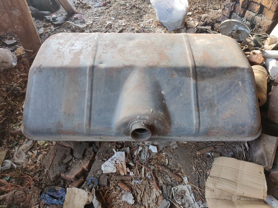 Паливний бак до вантажного автомобіля