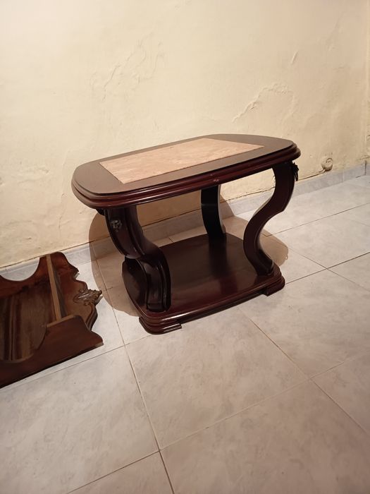 Mesa de sala de estar com pedra