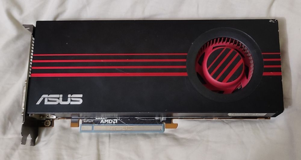 АРТЕФАКТЫ!!! Видеокарта HD6870