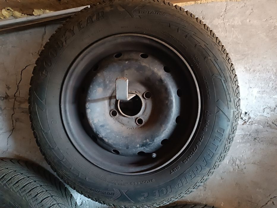 Зимова резина Goodyear 175/70 R13 ultra grip ICE 2