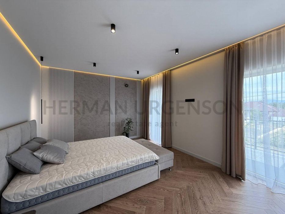 Продаж дуплексу 175 м.кв / 3.5 сотки / Ужгород, р-н Садовий