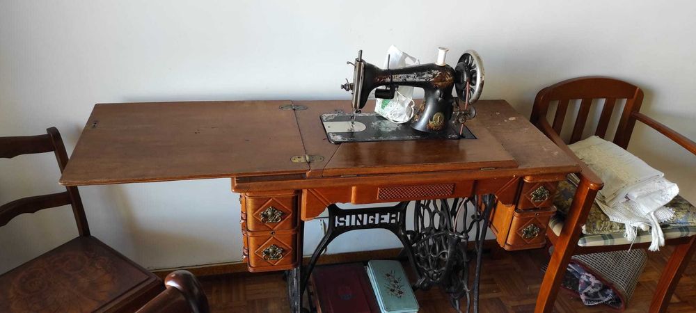 Máquina costura Singer em ferro (antiga)