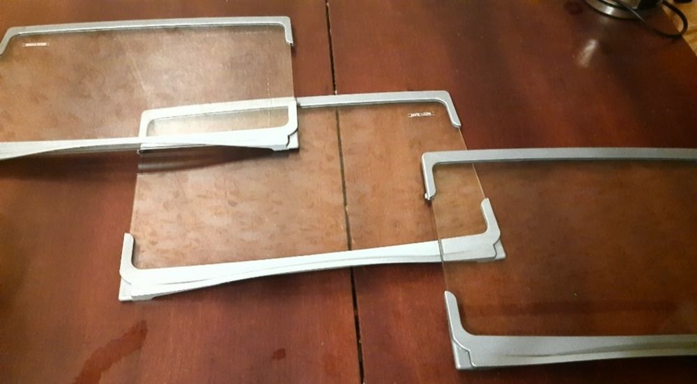 Полки для холодильника. Стекла каленные 1.83×32×6см  Уплотнитнитель