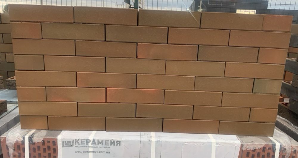 Цегла лицьова гіперпресована гладка та скеля в наявності. Клінкерна.