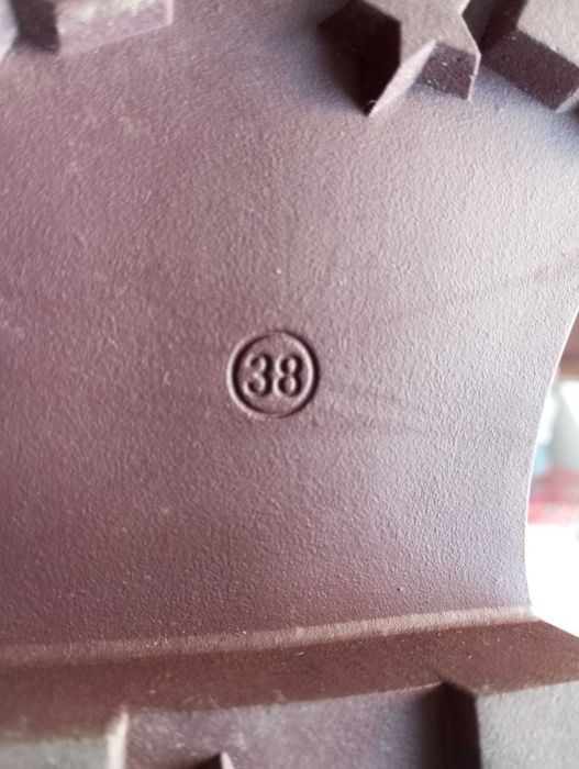 Sapatos efeito verniz, 38, da Verdefashion.GR