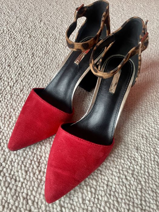 Eleganckie czółenka na skupku