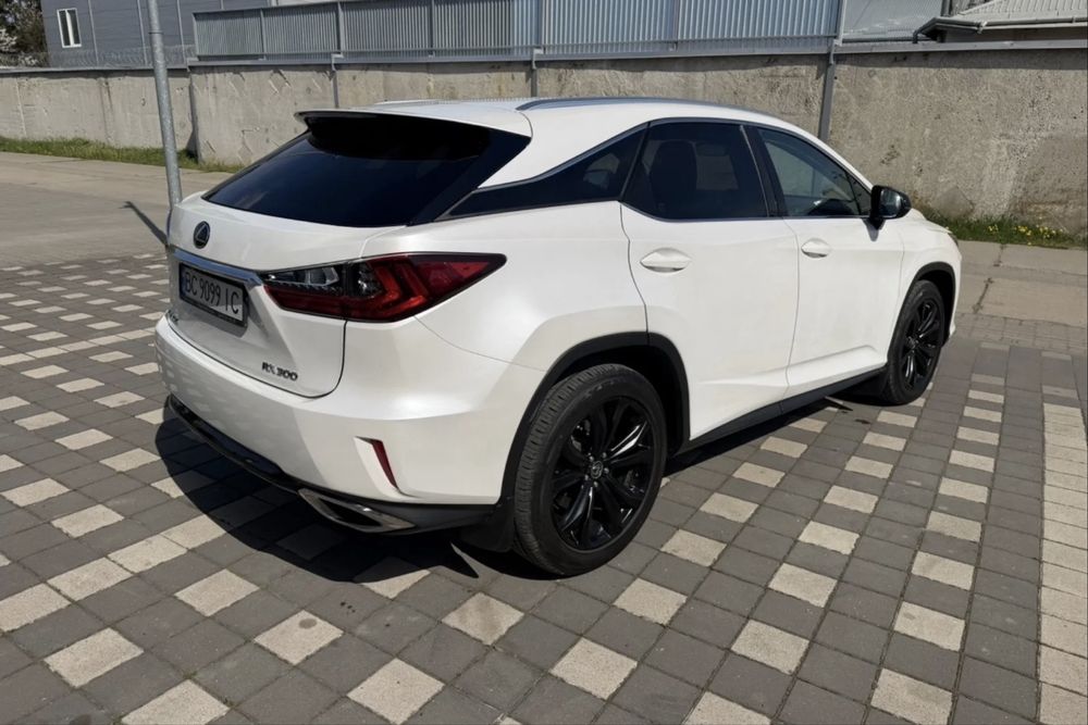 Автомобіль Lexus RX-300