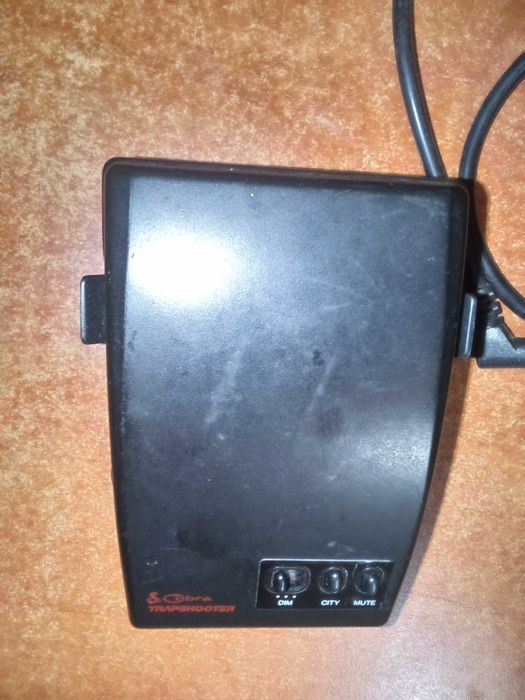 Antyradar COBRA + zasilacz. Pochodzi z lat 90-tych XX wieku.