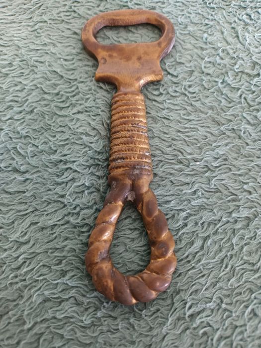 Abre cápsulas e  mini cinzeiro