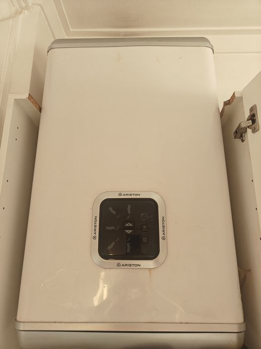Termoacumulador ARISTON VLS Flat 50