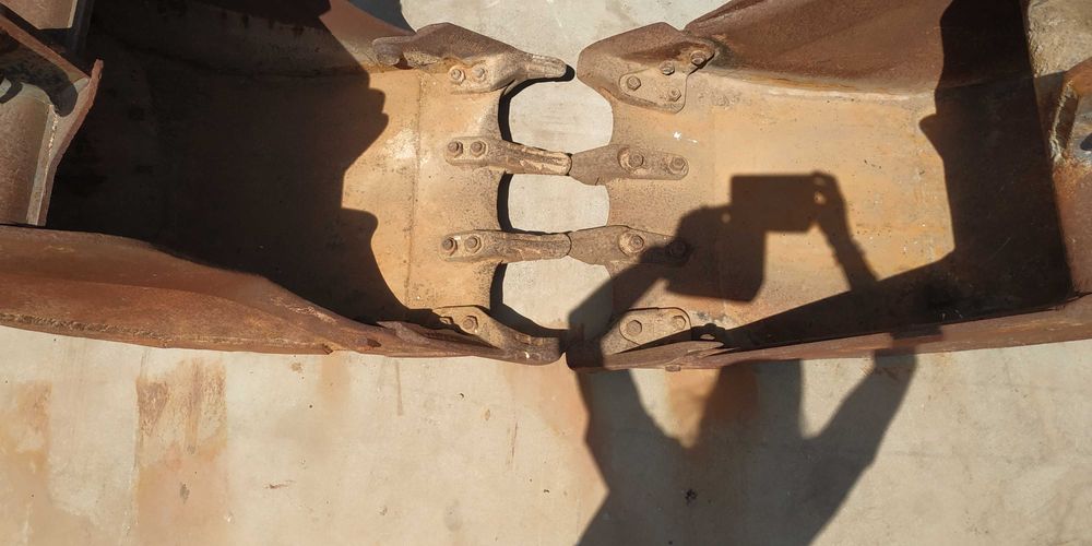 Dois Baldes para retroescavadora