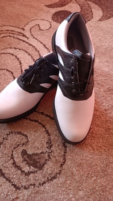 Продам  Нові шкіряні кросівки Адідас 44розміру