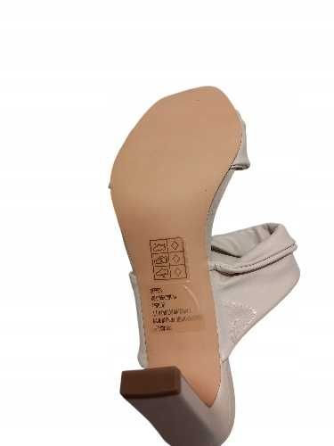 Steve Madden Klapki damskie na słupku rozmiar 39
