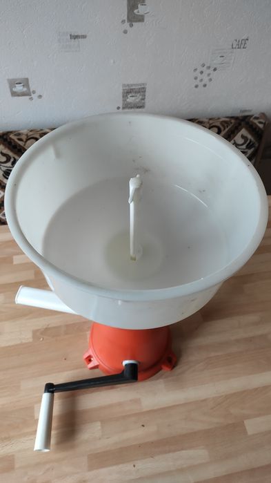 Продам сепаратор ручной