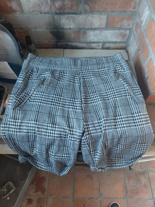 Calções de Senhora em muito bom estado geral. Tamanho:XL