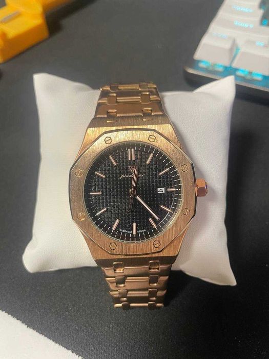 Продам новий  золотий годинник