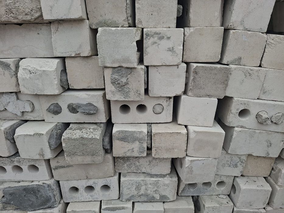 Sprzedam białą cegłę podwójną dziurawkę