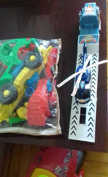 Машина - конструктор (детям от 2 до 5)