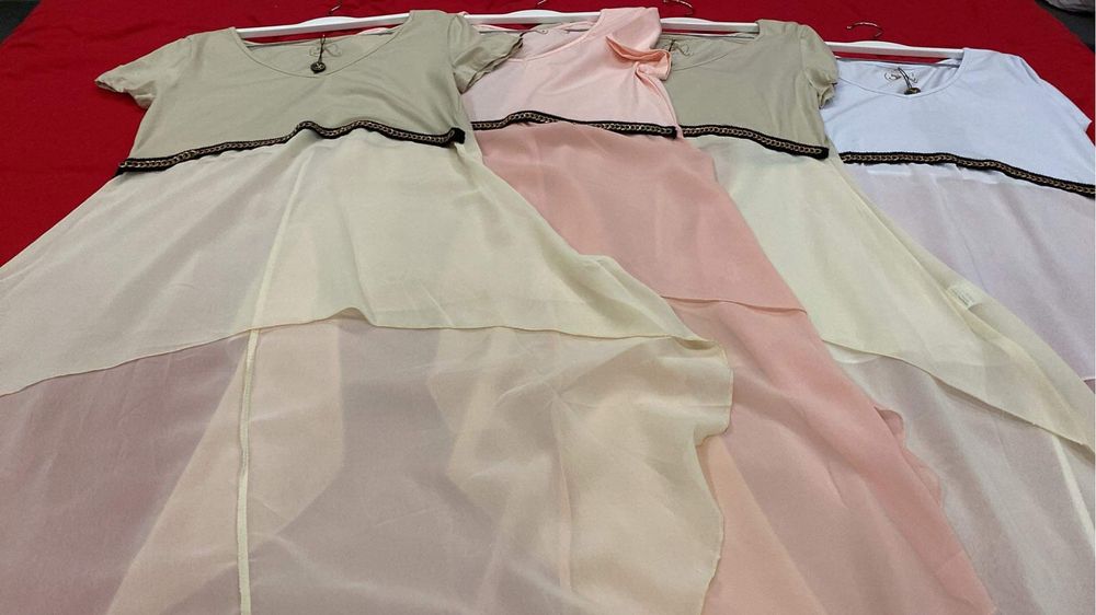 Camisola Alta e Baixa com Corrente e Chiffon