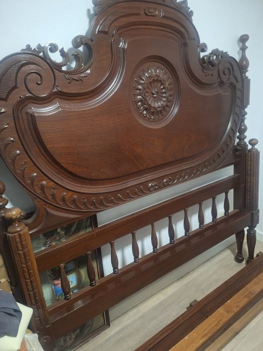 Cama de casal castanha
