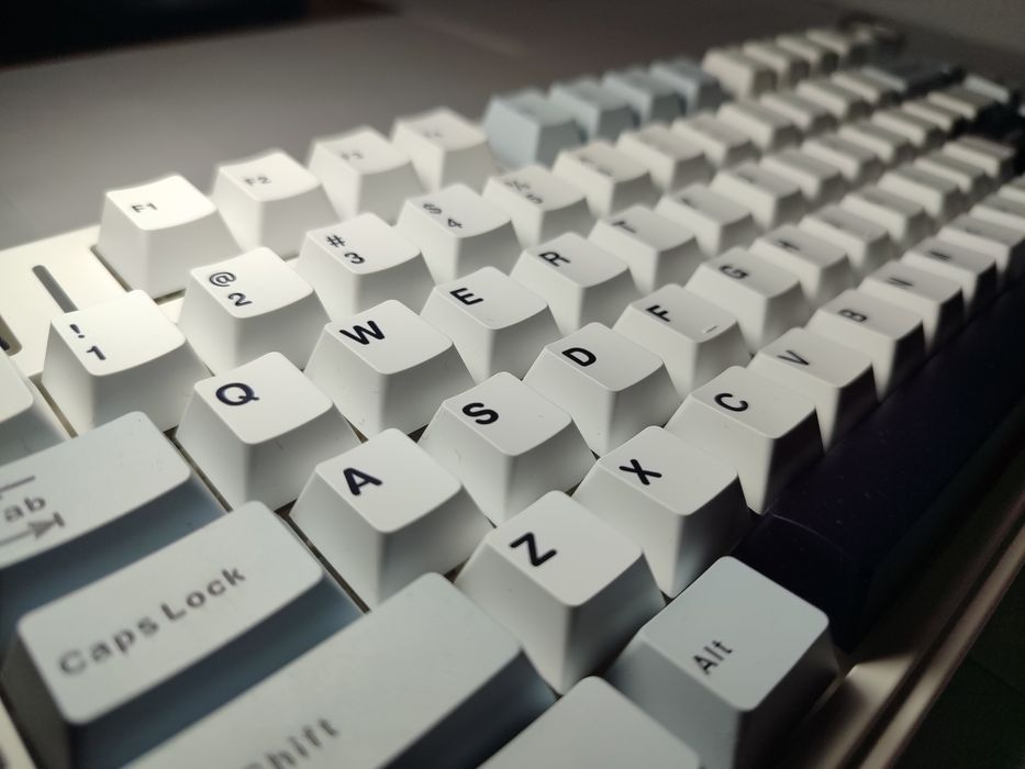 Клавіатура AULA F75 з двома видами підключення