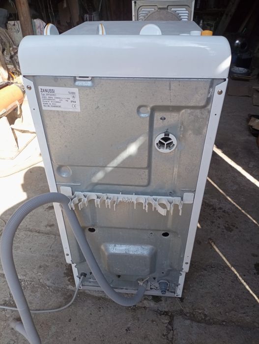 Стиральная машина ZANUSSI TA833V с  верхней загрузкой.
