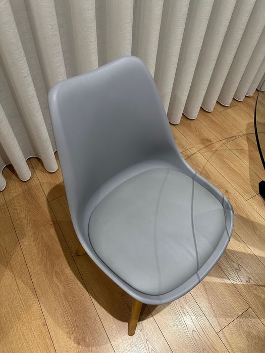 Mesa de jantar, com cadeiras